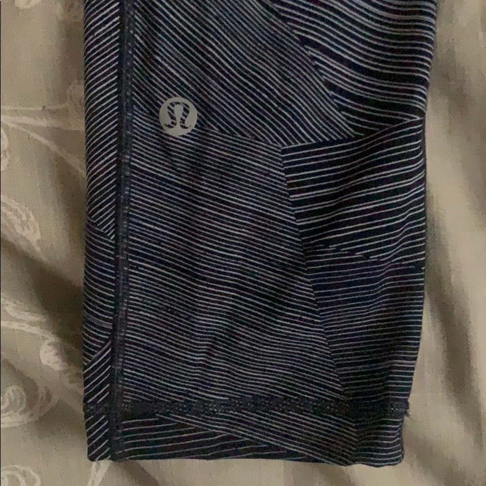 Lulu lemon cropped leggings navy and white size 4 - Picture 4 of 6
